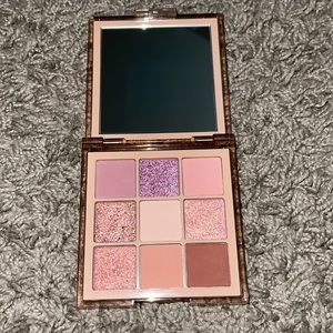 Huda Beauty nude light palette